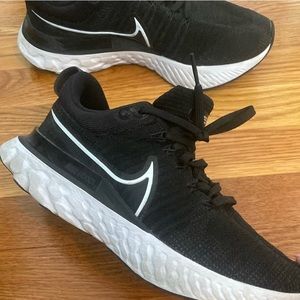 Woman’s Nike React Infinity Flyknit running shoes